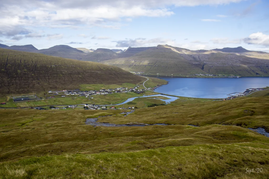 Villagepath-between-Hvalvík-Leynavatn-Goturshálsur-Hvalvík-roundtrip-mountains-lakes-hiking