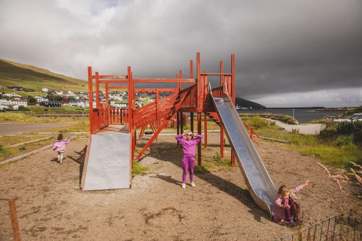 Miðvágur Playground Kirkjar
